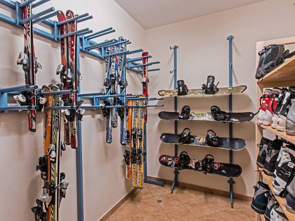 zd.24 - OW - Szarotka przechowalnia nart