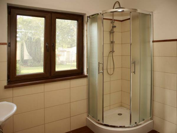 Łazienka w domku 8-sobowym