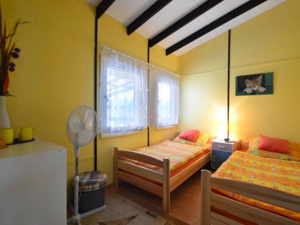 mała sypialnia 2 os