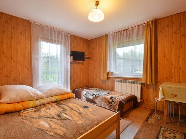 pokój: łoże małżeńskie+leżanka