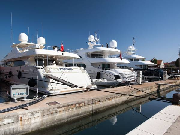 Romeo & Juliet Travel Agency