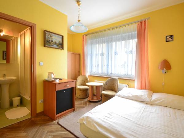 Pokój 2 osobowy z łazienką w budynku JAGA