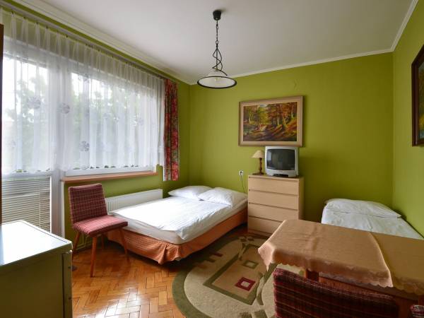 Pokój 3 osobowy z balkonem w budynku JAGA