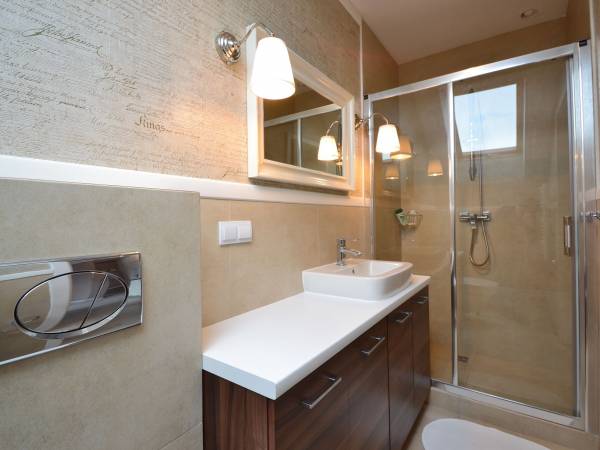 Apartament B - funkcjonalna łazienka.