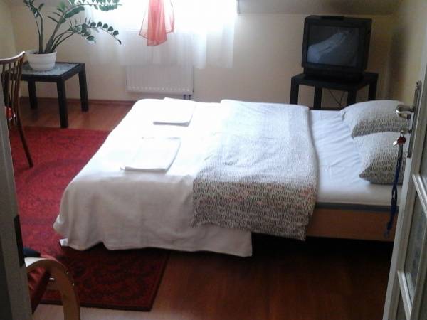 pokój dwuosobowy z umywalką