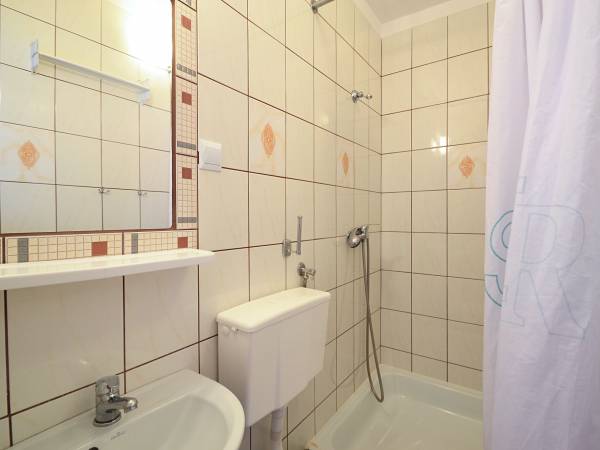 łazienka w pokoju 2 os.