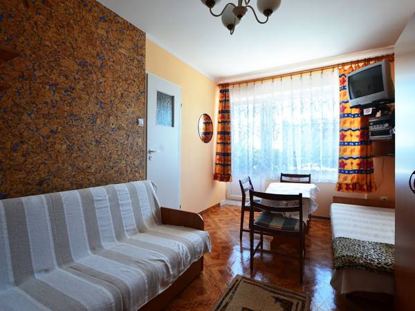 pokój 3-4 os. z łazienką-budynek