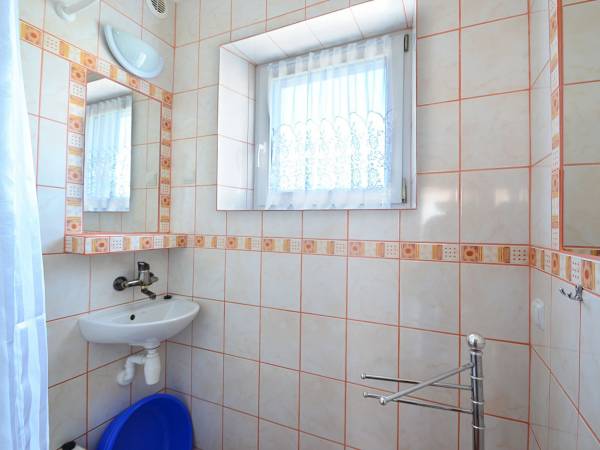 łazienka dla 2 pokoi