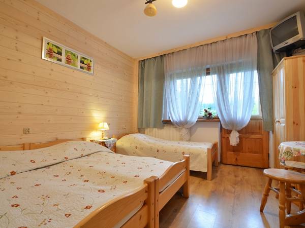 pokój 2 lub 3 osobowy budynek 25c